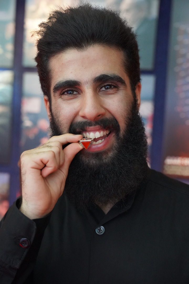 تصویر با کیفیت شماره 2 - هنرمند شهید علیرضا غرباوی
